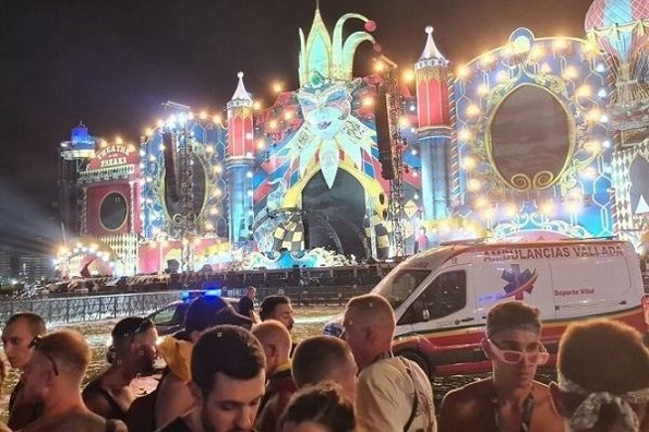 Cae escenario en festival de música; reportan un muerto y muchos heridos (+video)