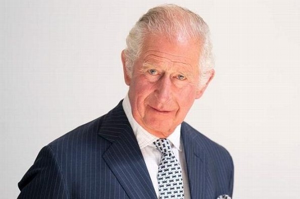 ¡Carlos es el nuevo rey de Inglaterra!