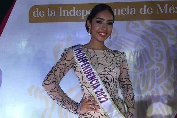 Entre vivas y porras eligen en Ciudad Isla a la Señorita Independencia 2022 (+fotos)