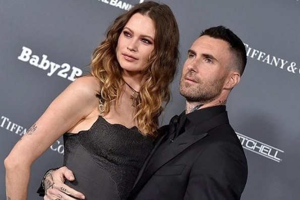 Modelo expone infidelidad de Adam Levine a Behati Prinsloo 