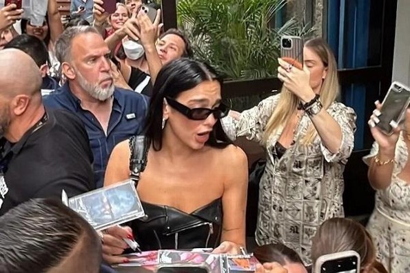 Dua Lipa ocasiona tremendo caos vial en CDMX (+video)