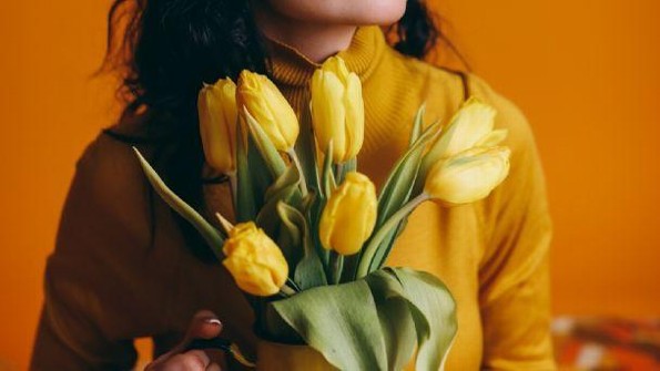Por qué regalar flores amarillas es símbolo de amor eterno 