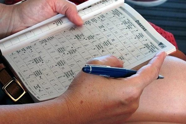 Crucigramas y rompecabezas reducen riesgos de Alzheimer