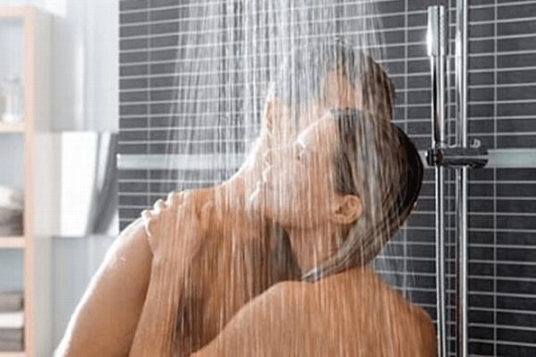 ¡OMG! Ministra propone bañarse en pareja para ahorrar energía (+video)