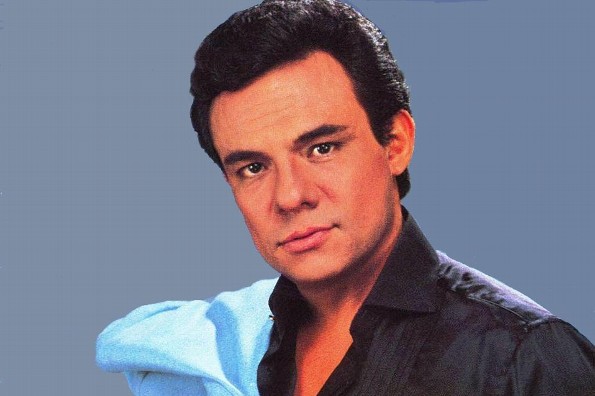 Anel causa polémica desde la tumba de José José (VIDEO)