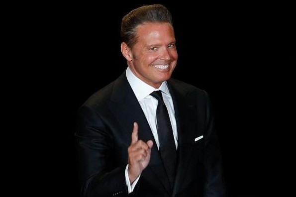 Revelan que Luis Miguel se va a casar ¡con su comadre!