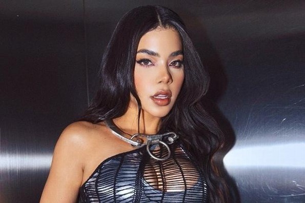 Kenia Os sufre desmayo y es llevada de urgencia al hospital