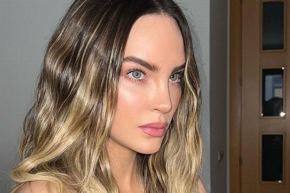 Lanzan insultos contra de Belinda en concierto de Christian Nodal (+video)