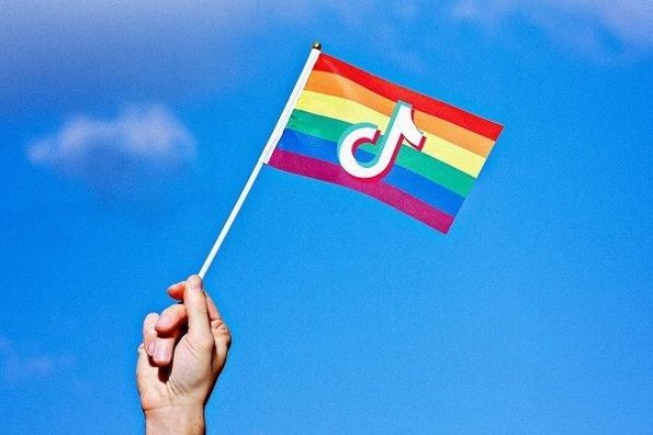 Multa millonaria en Rusia para TikTok por no eliminar propaganda LGBT+