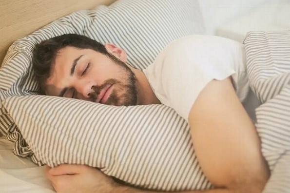 Etapas del sueño; personas pueden soñar hasta 5 veces por la noche