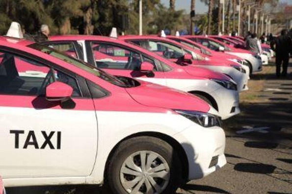 Usuaria de TikTok graba cuando dos mujeres se aventaban de un taxi (+Video)