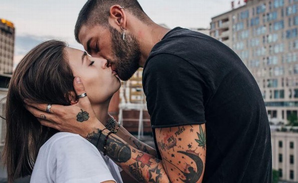 Científicos aseguran que las parejas tatuadas son más estables y confiables 