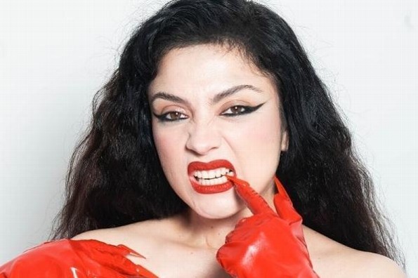 Mon Laferte ya es mexicana (+foto)