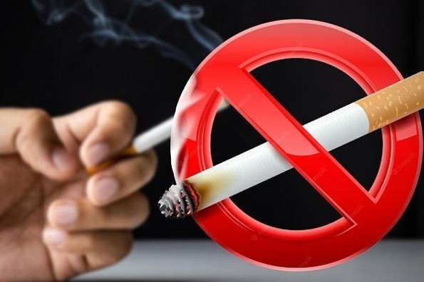 Prohíben en México mostrar cigarros en tiendas y fumar en espacios públicos  