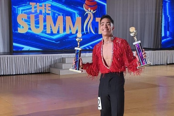 Bailarín veracruzano gana doble campeonato mundial de baile en EU