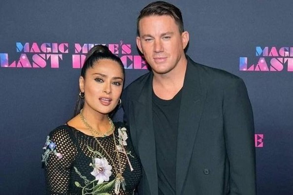 Salma Hayek presume su figura con un vestido negro de red (+foto)