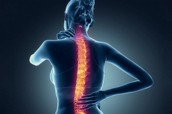 ¡Atentos! Mala postura corporal lesiona la columna vertebral  