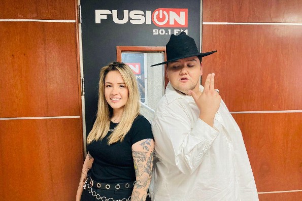 Griss Romero y Frank Di en la cabina de Fusion 90.1 Fm hablan de su nueva canción