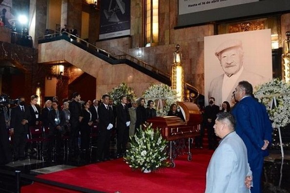 Rinden homenaje póstumo a Ignacio López Tarso en Bellas Artes