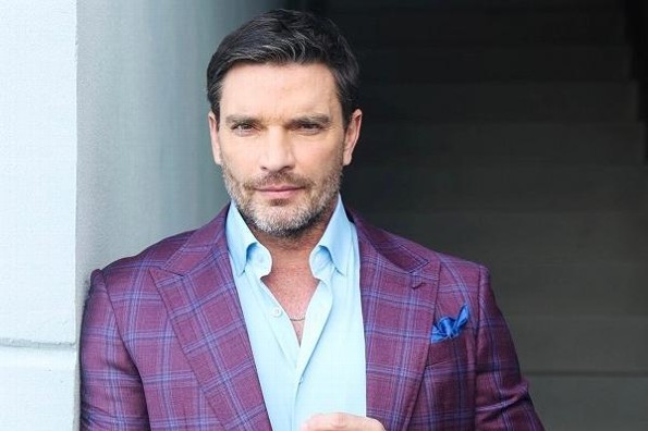 Julián Gil conducirá los Latin American Music Awards