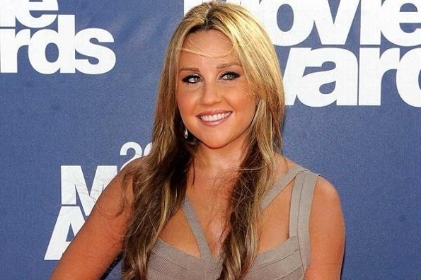 Actriz es internada en psiquiátrico tras deambular desnuda en la calle