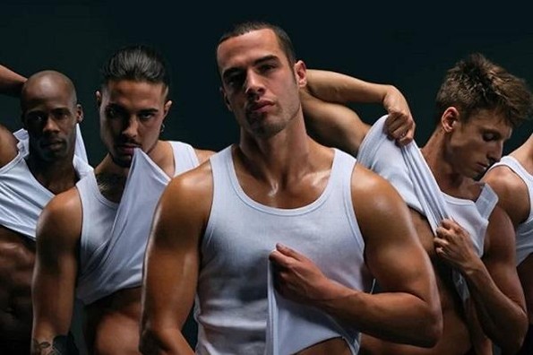 ¡Buenísimos! Festejan a mamás trabajadoras son show de strippers (+video)