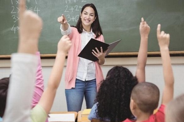 Frases y mensajes para festejar al Maestro hoy en su día 