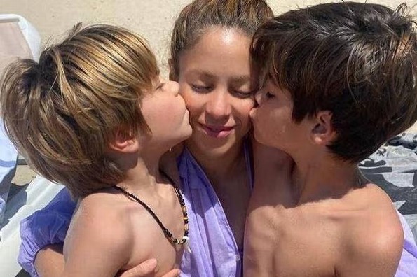 Milán y Sasha cantan 