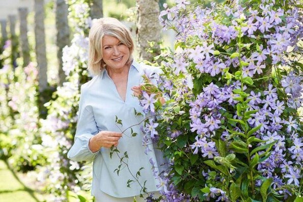 A los 81 años Martha Stewart posa en traje de baño para Sport Illustrated