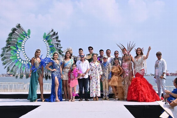Presenta oficialmente a los candidatos a la corte real del Carnaval de Veracruz