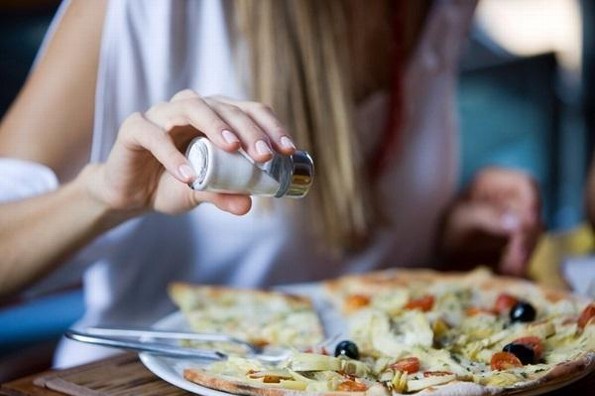 Consecuencias de consumir sal en exceso
