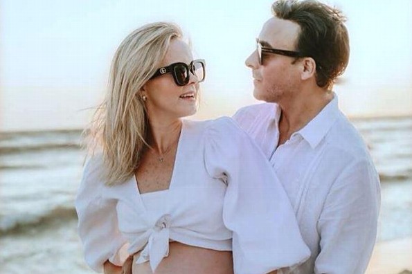 Adal Ramones se convierte en padre a los 61 años y comparte detalles en redes