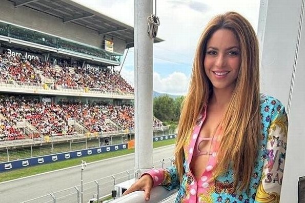 Shakira regresa a Barcelona y es captada con Lewis Hamilton en la F1 (+fotos)