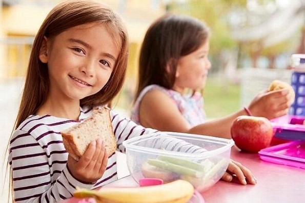 Consejos para que tus hijos tengan alimentación saludable en la escuela