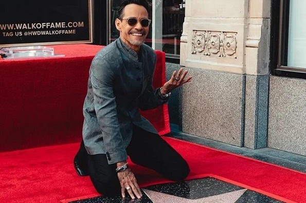 Marc Anthony devela su estrella en el Paseo de la Fama de Hollywood