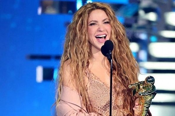 Shakira recibe Premio Vanguardia en los MTV VMA ¡Es ovacionada de pie! (+fotos)  