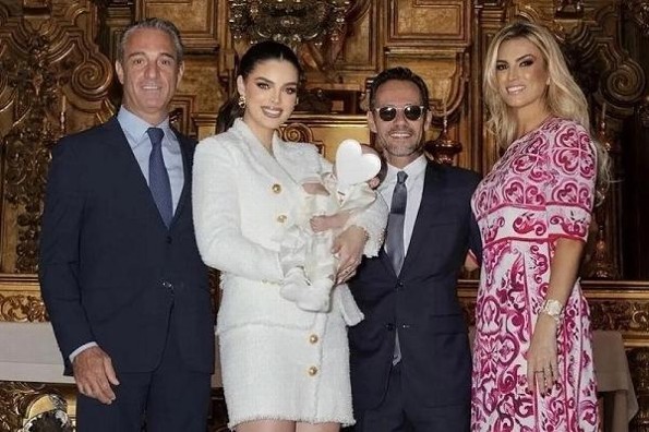 Marc Anthony y Nadia Ferreira bautizaron a su hijo en México (+fotos)