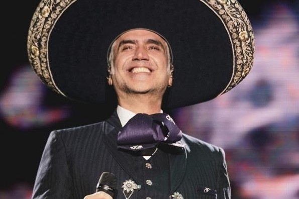 Alejandro Fernández se molesta con el público en show (+video)