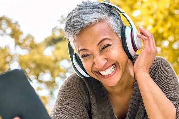 ¿Para qué sirve la Inteligencia Artificial en adultos mayores? 