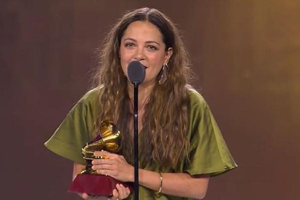 Veracruzana Natalia Lafourcade gana Latin Grammy a mejor grabación del año