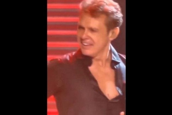 Rompe en llanto Luis Miguel al cantar 
