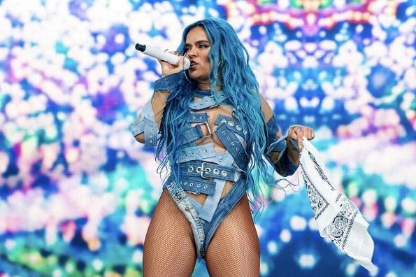Karol G entra a la cárcel ¡a cantar! 
