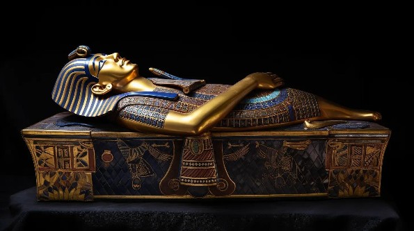 Hoy hablamos de  Howard Carter quien  descubrio de la tumba del rey egipcio Tutankamón 