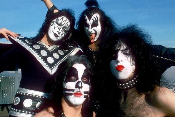 Kiss vende su catálogo musical por 300 millones de dólares