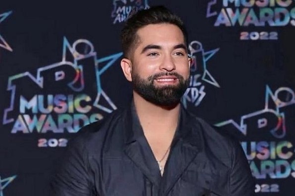 Cantante se dispara por accidente en el pecho