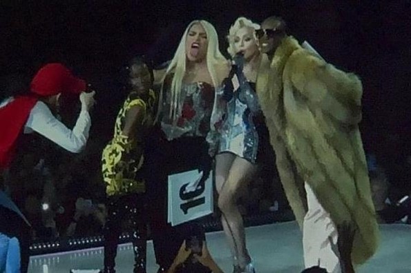 Madonna sube al escenario a Wendy Guevara durante su concierto en CDMX (+video)