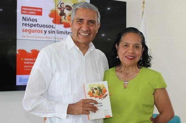 Veracruzano presenta libro para que padres conozcan nuevas formas de educar (+fotos)