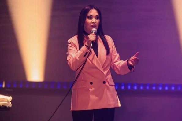 Ana Gabriel se va a EU y Canadá para celebrar 50 años de carrera  
