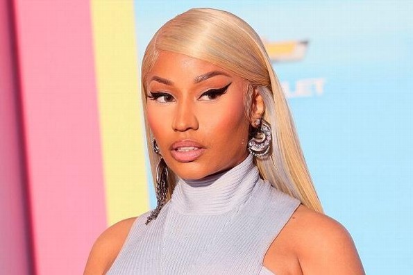 Detienen a Nicki Minaj por presunta posesión de drogas (+video) Detienen a Nicki Minaj por presunta posesión de drogas (+video)