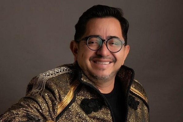 Carlos Macías te invita a  Carlos Macías te invita a